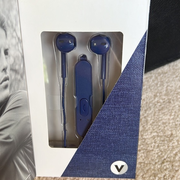 🌟Host Pick🌟 Vivitar Navy Blue Bluetooth Earphones - Picture 3 of 8